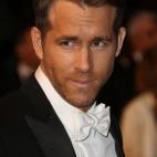 En Canadá hubo mucho debate en torno al tema (digamos que al final no se impuso la ternura de Gosling). El caso es que Reynolds es un hombre polifacético: desde universitario crecidito en Van Wilder: Animal Party, hasta papá primerizo que no ...