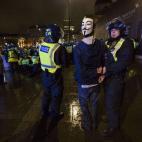 5c8b21eb240000f7054cef85