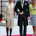 5c8b3d53240000f7054d2d82