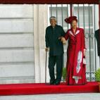 5c8b3d53240000f7054d2d84