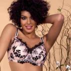 Esta modelo británica ha puesto en marcha Curve Project London, una agencia para modelos de todas las tallas que buscan hacerse un hueco en el mundo de la moda. Comenzó a desfilar como maniquí de tallas grandes cuando una agencia dejó de con...