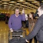 Luis Bárcenas hizo una 'peineta' a los periodistas en el aeropuerto. Mira algunos de los montajes que se hicieron.