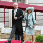 5c8b3d63360000c81a6cc897