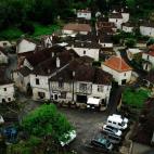 "Situado en uno de los meandros del río Le Lot y colgado en uno de sus acantilados, la primera impresión que asalta a tu vista es de una verdadera gozada para la misma, pero si unes a esto el poder pasear por sus pequeñas y tranquilas calles,...