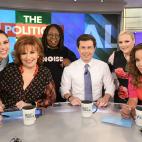 En 2010 quiso ser Tesorero del Estado de Indiana por los dem&oacute;cratas, pero perdi&oacute;. Apost&oacute; entonces por volver a casa e intentarlo desde abajo: en noviembre de 2011 fue elegido alcalde de South Bend. Cuatro a&ntilde;os m&aacut...