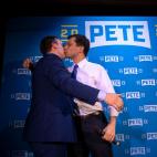 En 2015, a trav&eacute;s de una columna en un diario local, explic&oacute; que era homosexual, un paso que carg&oacute; de normalidad en un momento de agresiones y discriminaciones. Est&aacute; casado desde 2018 con el profesor de Secundari...