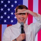 En lo ideol&oacute;gico se muestra moderado y centrista. Su lema es: &ldquo;Pete, un nuevo tipo de l&iacute;der que re&uacute;na a los estadounidenses para resolver nuestros desaf&iacute;os urgentes&rdquo;. Su empe&ntilde;o es mostrar que &eacut...