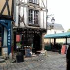 Terraza en el casco antiguo de Le Mans