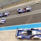 Coches de pruebas en el circuito de Le Mans