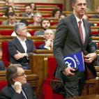 Xavier García Albiol se dirige a la tribuna ante el presidente de la Generalitat en Funciones, Artur Mas, para iniciar su intervención ante el pleno del Parlament que debate y vota la resolución conjunta de Junts pel Sí y la CUP que pretende...
