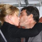 5c8a5fdf250000e203c8f7f6