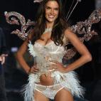 5c8aefa72400000a05a3ec76