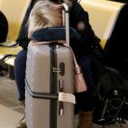 Una pasajera, esperando un vuelo anulado en Colonia