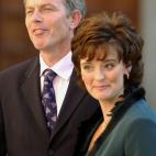 El matrimonio Blair, exprimer ministro y exprimera dama, acudi&oacute; a la boda de Ana Aznar por los v&iacute;nculos apreciables en la conocida foto de las Azores, que retrata la reuni&oacute;n donde se despach&oacute; el inicio de la Guer...