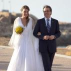 En su vida personal es un hombre muy ligado a su familia (aquí en la boda de su hija) y se declara amante de la literatura francesa.