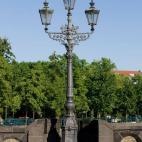 Las bellas farolas de gas berlinesas están en peligro por los planes institucionales de sustituirlas por electricidad, a pesar de su buen estado y su valor histórico y romántico.