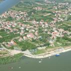 Aunque no lo parezca, hay un gran valor oculto en el yacimiento de Vinča-Belo Brdo. Dos peligros lo amenazan: la cercanía del Danubio y la falta de fondos para seguir con la excavación.f funding to continue excavation.