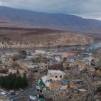 Esta ciudad, registro de la historia compartida humana europea y asiática está amenazada por la construcción de una central hidroeléctrica que de completarse inundaría el 80% de sus monumentos.