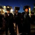 5c8a425f2400005405a2d7a4