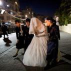 5c8a4265250000e203c8cd9c