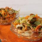 ▶️ Ingredientes: 60 g de pasta de colores, una lata de mejillones en escabeche escurridos, 50 gramos de lechuga, tomatitos cherry, una zanahoria peque&ntilde;a rallada, aceite de oliva virgen, vinagre y sal.▶️ Encuentra aqu&iacute; ...