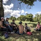 Migrantes en el camino, cerca del refugio La 72.