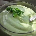 Dice su autora que ésta es una receta "perfecta para las cenas de los días más calurosos" y un aperitivo original si se sirve "en vasos de chupito". Se puede preparar siguiendo estos pasos.