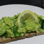 Se puede comer a cualquier hora, pero su autora lo recomienda como desayuno alternativo. Encuentra en Cookpad cómo preparar estas tostas.