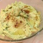 El hummus de siempre pero con ligero tono verde. Encuentra aquí la receta.