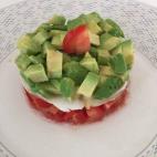 Este plato es ideal para esas personas que sólo hacen recetas de menos de cuatro ingredientes. Este tartar requiere de tres cosas y se prepara en tres pasos. Míralos aquí.