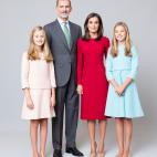 Este es el primer retrato oficial de Felipe y Letizia como reyes &mdash;el &uacute;ltimo era de 2010, cuando a&uacute;n eran Pr&iacute;ncipes de Asturias&mdash; y el primero en el que aparecen con sus hijas.