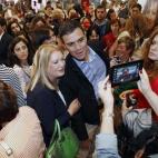 El secretario general del PSOE, Pedro Sanchez tras intervenir en un acto público con mujeres, dentro de la campaña electoral, que se ha celebrado en el Palacio de Festivales de Cantabria.