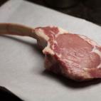 En el frigorífico: de tres a cinco días. En el congelador: de cuatro a seis meses.