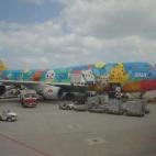 ANA también se sumó al color, con este avión dedicado a Pokemon.