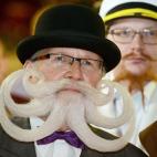 5c8b220e2000009d03703ada