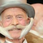 5c8b220e250000e203ca215a