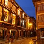 A apenas media hora de las pistas de esquí de Valdezcaray, esta localidad es un destino muy visitado en la temporada blanca pero que jamás pierde su encanto, se visite cuando se visite. Si además de sorprender a tu pareja, familia o amigos co...