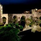 La imponente arquitectura medieval de Besalú, sumado a su importante valor histórico, es la joya de la corona de este pueblo gerundense. Habla con sus habitantes, piérdete por sus calles y descubre poco a poco cada detalle. Todo el que lo vis...