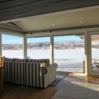 Un paso, y ya estás al otro lado. Cruzar al otro lado del Círculo es posible en varios puntos del norte de Europa. Finlandia, y más concretamente Laponia, es uno de los lugares en los que el Círculo Ártico está dibujado en el suelo. El...