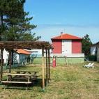 Su nombre lo dice todo: finis terrae (fin de la Tierra). En tierras gallegas se ocultan leyendas y tradiciones, magia y misterios. Y Finisterre es uno de sus lugares más emblemáticos, el lugar donde el sol desaparece. Si te acercas a tierr...