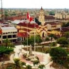 Carne de caimán, frutas tropicales y atardeceres de película... Iquitos es una ciudad, pero no una ciudad cualquiera: se encuentra en la Selva Amazónica. Con seguridad, es una de las bases clave para explorar y descubrir la inmensidad del A...