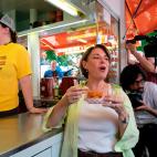 Comiendo una cuajada de queso rápida en Des Moines