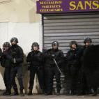 5c8b7227240000f404a4bc15