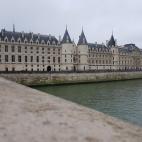 Ubicado en la isla de la Cit&eacute;, se encuentra este inmenso palacio de la Edad Media. La Conciergerie ofrece la oportunidad de volver al pasado recorriendo sus grandes pasillos, observando sus altos techos y sus amplias paredes. Adem&aacute;...