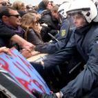 5c8b5e0c2400000a05a48859