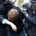 5c8b5e0c250000e203ca7c47