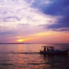 Zadar o Zara es una ciudad costera de la región de Dalmacia (Croacia). Plagada de rincones históricos que dejaron a su paso romanos, bizantinos y otros imperios que la poblaron, la ciudad es una preciosa conglomeración de casas y bonitas cal...