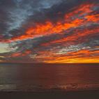 Este parque es un paraíso de paisajes. Más de 500 kilómetros cuadrados de profundos cañones creados por la erosión del agua y de playas de arena blanca y brillante. Además, en este parque está el arrecife Ningaloo, el más importante de A...