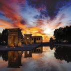 Un clásico de los rincones de la capital española, y donde mejor se puede disfrutar un atardecer, es el Templo de Debod. Este tesoro egipcio es la delicia de los amantes de las fotos, sobre todo durante las primeras y últimas horas del día.