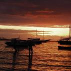 “Aunque tiene sólo una pequeña lonja de arena, es precioso, ya que está rodeado por antiguas casas con un aire portugués, con veleros y yates que flotan en la bahía. Ideal para darse un chapuzón y regresar a Buzios pronto.” Según lo ...